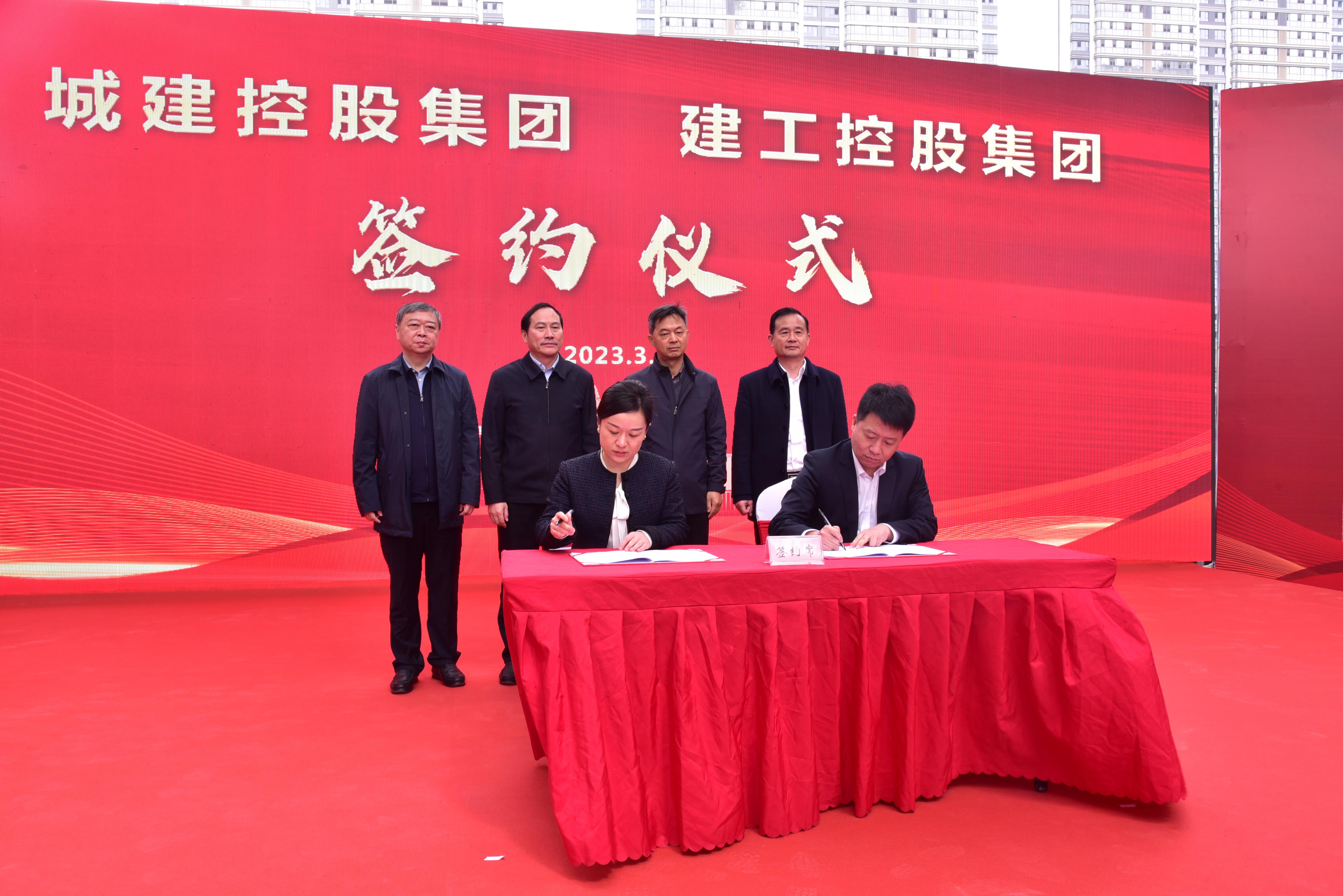 1680253448497898.jpg 簽約現(xiàn)場.jpg